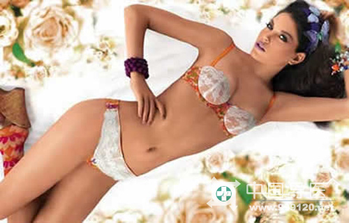 女性